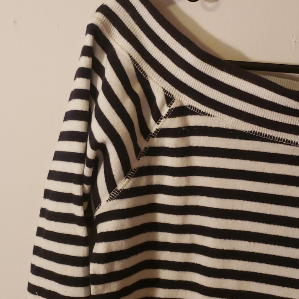⏬️Liz Claiborne Striped top sz M - Picture 2 of 3